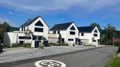 Helle 2-Raum-Wohnung, gehobene Innenausstattung, mit Blick über das Maintal
