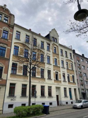 * Günstige 2-Zimmer mit Laminat und Dusche in Zentrumsnähe! *