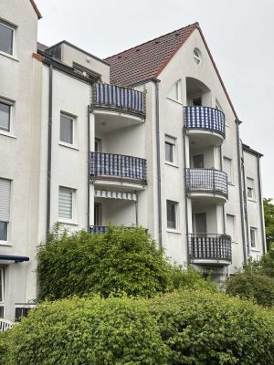 Schöne frisch renovierte Wohnung mit Balkon
