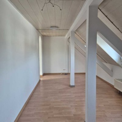 FÜR AUFSTEIGER GUT AUFGETEILTE WOHNUNG