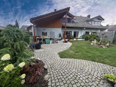 Charmante Doppelhaushälfte mit schönem Garten und viel Potenzial in Steinweiler!
