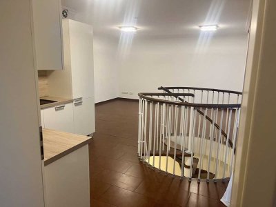 Attraktive 2,5-Zimmer Wohnung in Köln Rath-Hemuar mit Einbauküche, Terrasse und PKW-Stellplatz