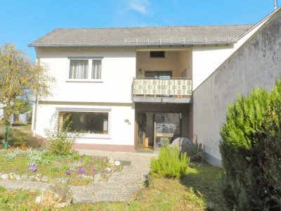 Gepflegtes Wohnhaus mit Garten und Garage!