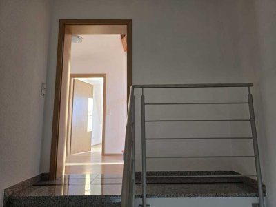 Geräumige, preiswerte und gepflegte 4-Raum-DG-Wohnung mit Terasse  in Weißenhorn