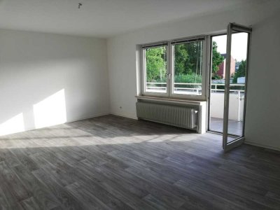 Helle 2-Zimmer Wohnung mit Balkon und EBK in Delmenhorst