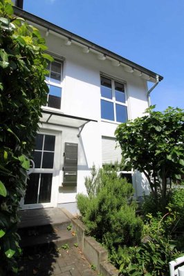 Wohnen im Grünen mit urbanem Komfort: Tolle 4-Zimmerwohnung in perfekter Lage von Mainz-Laubenheim!