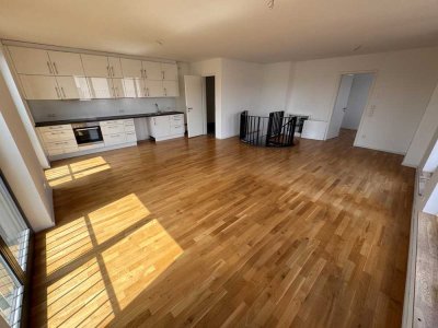 Helle Maisonettewohnung mit traumhafter Dachterrasse im Samariterviertel