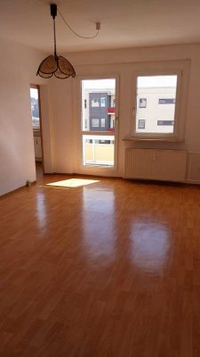 Helle 3-Raum-Wohnung im Erdgeschoss mit XXL-Balkon!