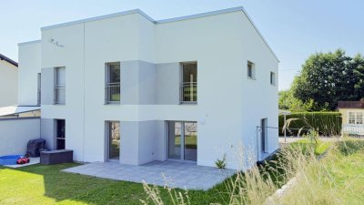 Traumhafte Doppelhaushälfte: Erstbezug, provisionsfrei und in schlüsselfertiger Ausführung!