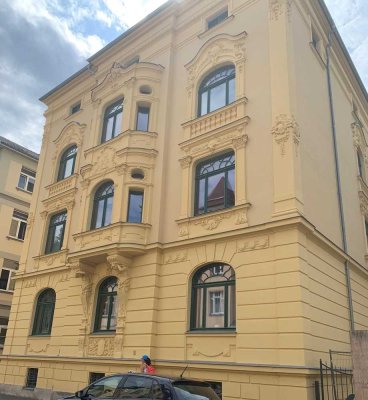 großzügige 5-Zimmer Wohnung im 2. OG mit Wintergarten in Weimar-Westvorstadt
