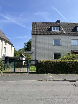 Viel Platz für die ganze Familie – Reiheneckhaus mit Garten in Düsseldorf-Lohausen