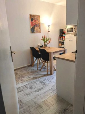 Helle 2 Zimmerwohnung WG geeignet