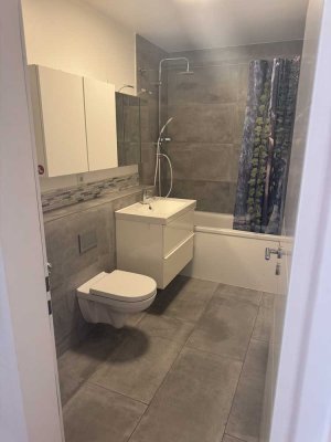 Moderne gut geschnittene 2,5-Zimmer-Wohnung in bester Lage von Rheinfeld (Balkon, Tiefgarage etc)
