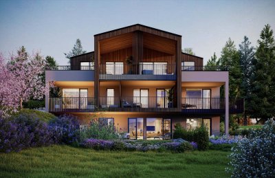 Balkon und Blick auf den Pyramidenkogel und See