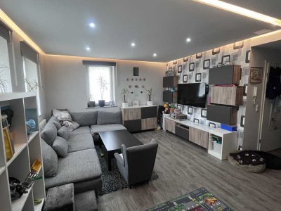 Preiswerte, vollständig renovierte 6-Zimmer-Doppelhaushälfte in Rödental