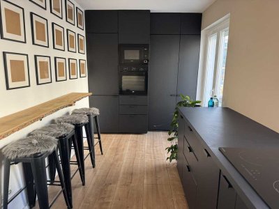 Exclusive vollmöblierte 3-ZW mit Smart-Home Funktion und 2 Balkonen in Mainnähe