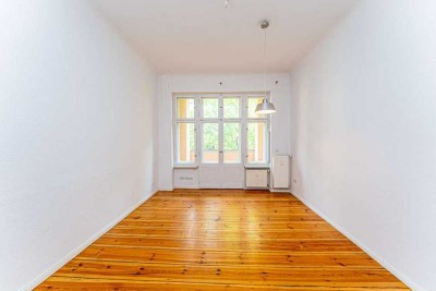 Bezugsfreie Altbauwohnung mit Balkon in beliebter Friedrichshainer Lage