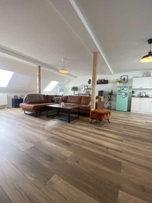 Lichthelle 4-Zimmer Dachgeschoss Wohnung