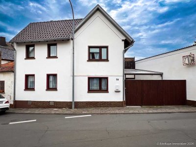 Eigenheim statt Miete! Attraktives kleines Haus mit Garten und Innenhof in Schwerfen ...