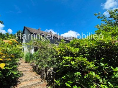 Blick ins Grüne!
Stadtnah gelegene Doppelhaushälfte!