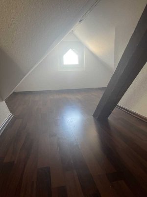 Charmante 3-Raum-Maisonette im Altbau-Dachgeschoss mit Weitblick über Plauen