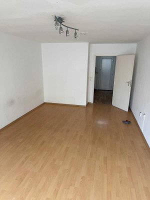 Zentrale 1 Zimmer Wohnung mit Balkon und Küchenzeile