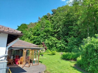 Idyllischer Bungalow am Waldrand in Saal an der Donau