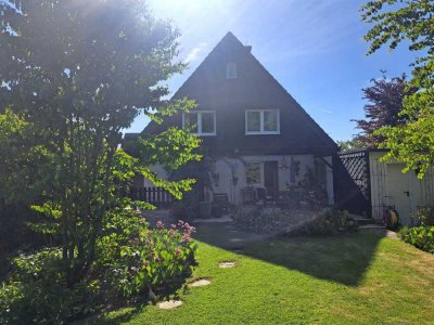 Zuhause fühlen wie im Urlaub!
Ein-/Zweifamilienhaus mit traumhaftem Garten in Ense-Lüttringen