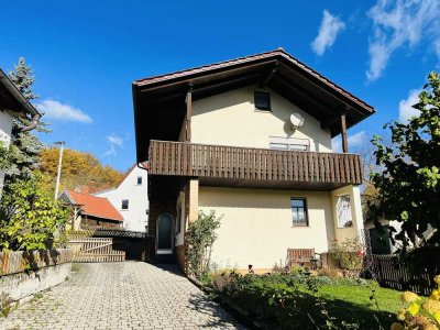 Gepflegtes Haus mit Nebengebäude/Garage, Hof und Garten auf einem pflegeleichten Grundstück mit 39