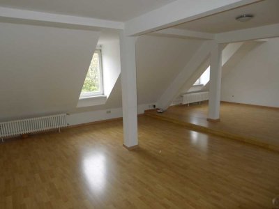 Attraktive 3-Zimmer-Maisonette-Wohnung in stilvollem Altbau, KA Innenstadt