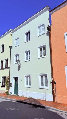 ... AIGNER - historisches Stadthaus mit grünem Rückzugsort im Herzen der Stadt ...