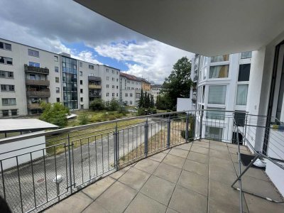 Single-Wohnung mit großem Balkon, Fahrstuhl, Einbaukücke und Parkettboden sucht einen Nachmieter