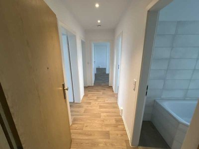 Sanierte 4-Raum-Wohnung sucht Familie!
