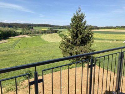 Moderne neuwertige 3,5 ZKB mit Garage in 2 FH mit herrlicher Aussicht in Lackendorf