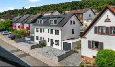 Neuwertige Doppelhaus mit großzügige Garten und Terrasse