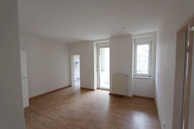 sonnige 2-Raum-Wohnung mit Balkon - Aufzug vorhanden!