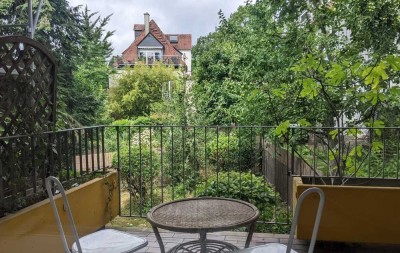 Representative, zentralgelegene, ruhige 2½-ZW mit Garage, Balkon und EBK