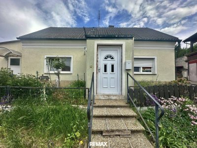 Sanierungsbedürftiges Wohnhaus mit Garten, Terrasse und Entwicklungspotenzial in Hauskirchen!
