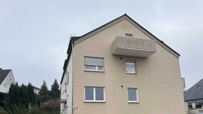 Frisch sanierte Erdgeschosswohnung / Hochpaterre in ruhiger Lage