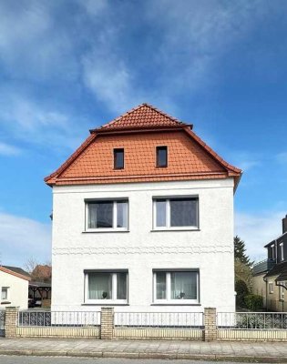 Kapitalanlage mit Potenzial: Saniertes Mehrfamilienhaus (3-4 WE) inkl. 2 bezugsfreier Einheiten & PV
