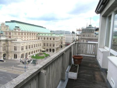NÄHE OPER – 4 ZIMMER DACHGESCHOSSAPARTMENT MIT RUNDUM-DACHTERRASSE