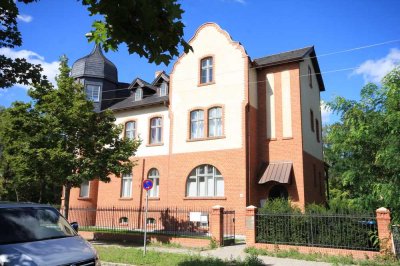 Bildschöne 2,5 Zimmer-Dachgeschosswohnung von 1906 mit Loggia in Spitzenwohnlage von Finkenkrug