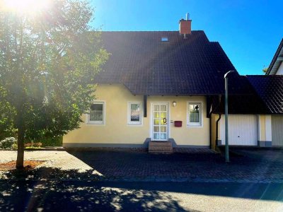 Obermohr - Gepflegtes Einfamilienhaus mit separater Einliegerwohnung und zwei Garagen