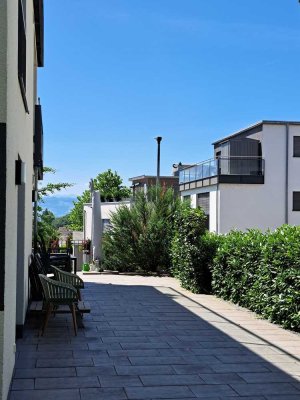 Schöne großzügige EG-Wohnung mit umlaufenden Terrassenflächen
