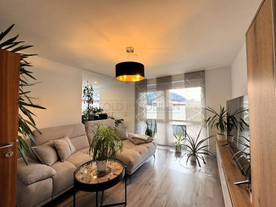 große Familien-Dachgeschoß-Wohnung mit 3 Schlafzimmern, Terrasse und TG-Platz