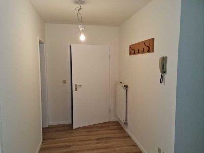 2 Zimmer Wohnung, 2 Terassen, neue Küche Nobilia