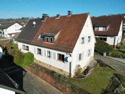 Großzügiges Einfamilienhaus mit vielseitigem Raumangebot und Garten