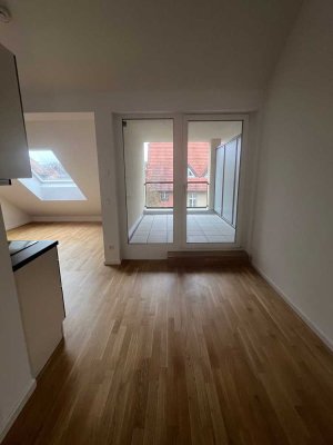 Besichtigung am Samstag 03.01. / 13:15 Uhr !! Kleine Wohnung im Dachgeschoss !!