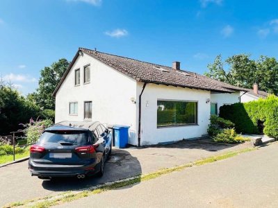 Geräumiges Zweifamilienhaus mit Einliegerwohnung in familienfreundlicher Ortsrandlage