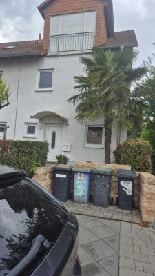 VON PRIVAT: Reiheneckhaus mit Garten in Ffm.-Praunheim ab 01.06.2026 zu vermieten!
